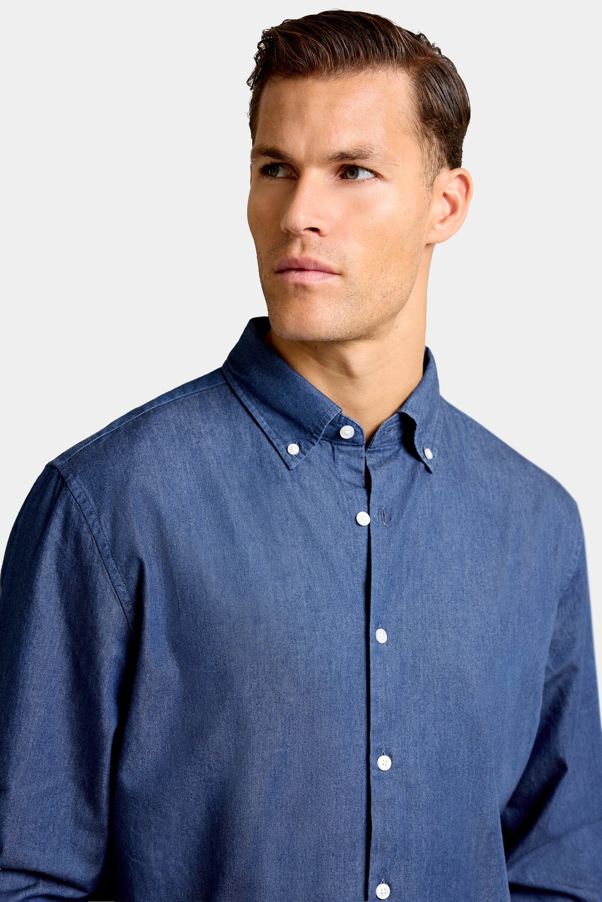 THE CHAMBRAY SHIRT