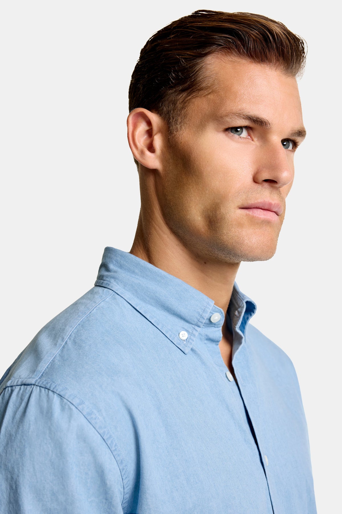 THE CHAMBRAY SHIRT