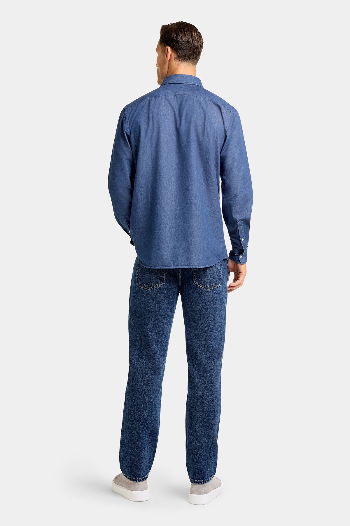 THE CHAMBRAY SHIRT