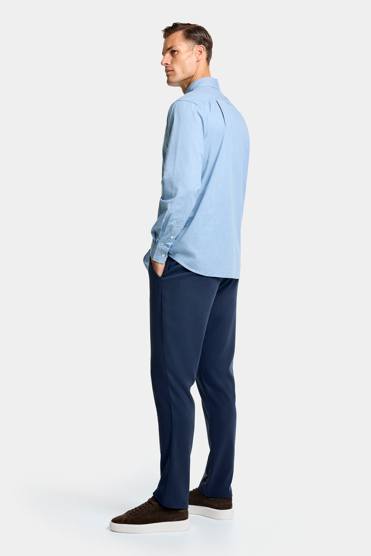 THE CHAMBRAY SHIRT