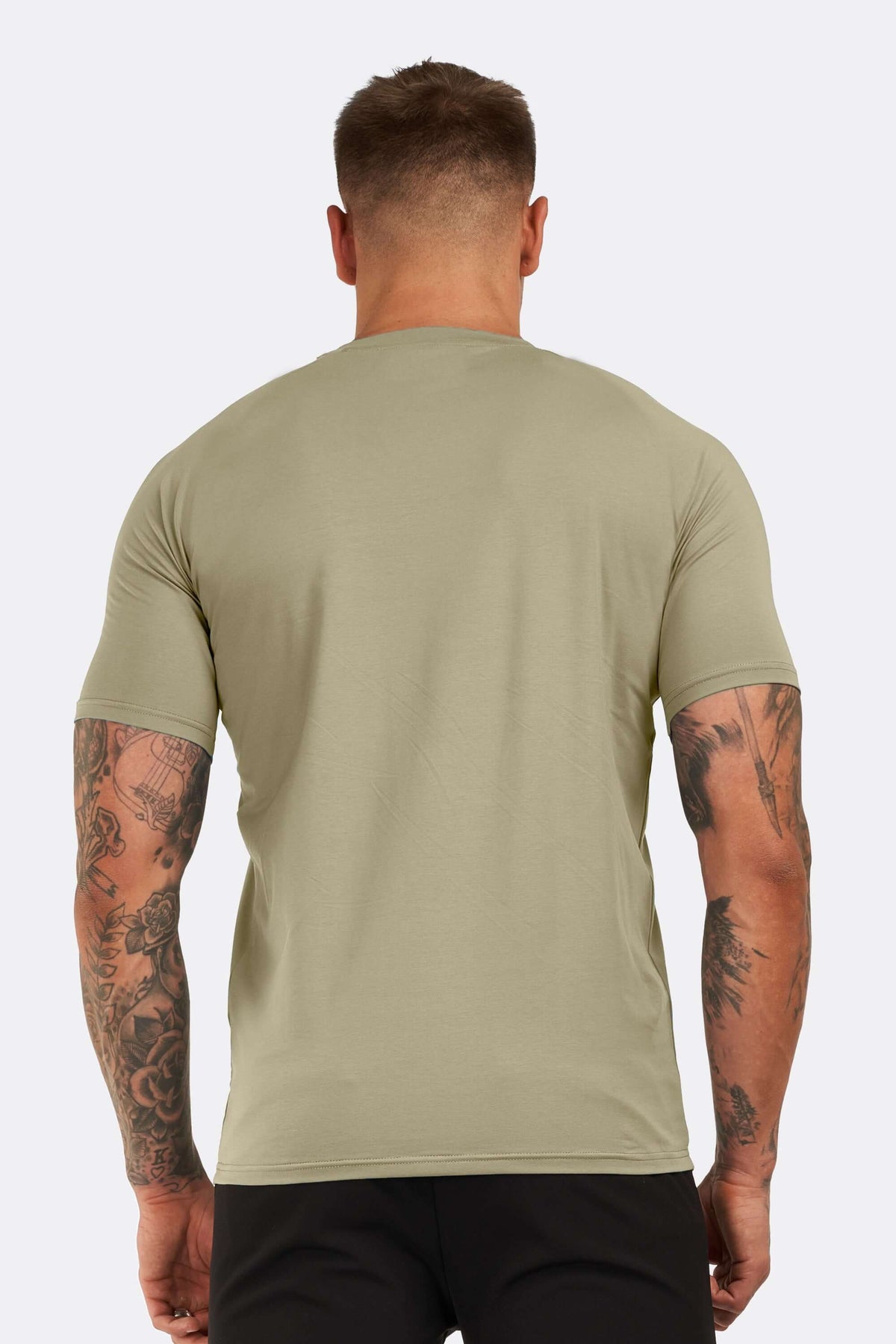 THE ESSENTIAL T-SHIRT